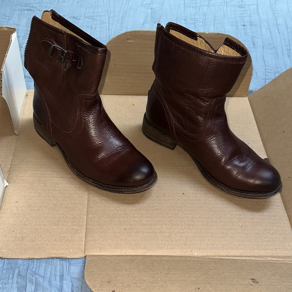 Frye Rich Brown Leather Heeled Boots